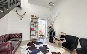 Villa Seashell - Luxurious Renovated Gas Station